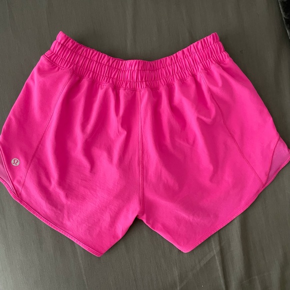 lululemon hotty hot shorts SONIC PINK - Picture 2 of 3
